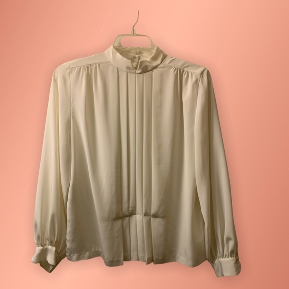Liz Claiborne Tops - 🌺Rare🌸Vintage Liz Claiborne blouse. Size 14. Off white.